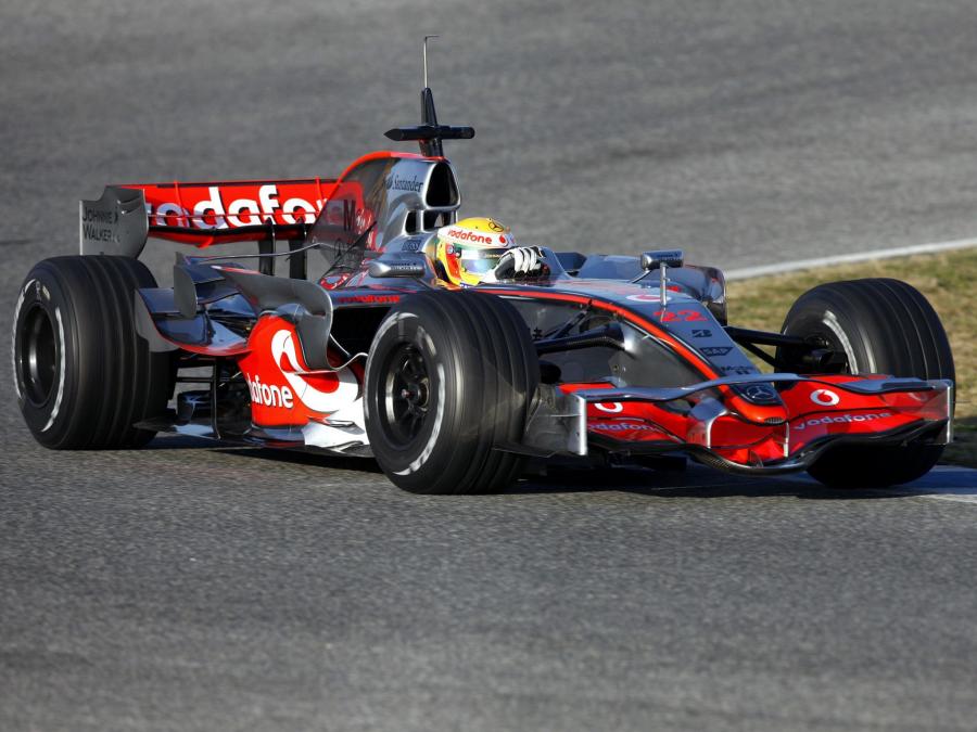  McLaren Mercedes-Benz MP4-23 2008 года  (фото 1 из 16)